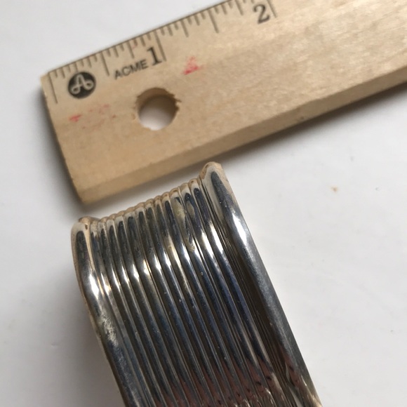 Vintage Silverplate napkin rings. Set of 4 - Picture 6 of 7